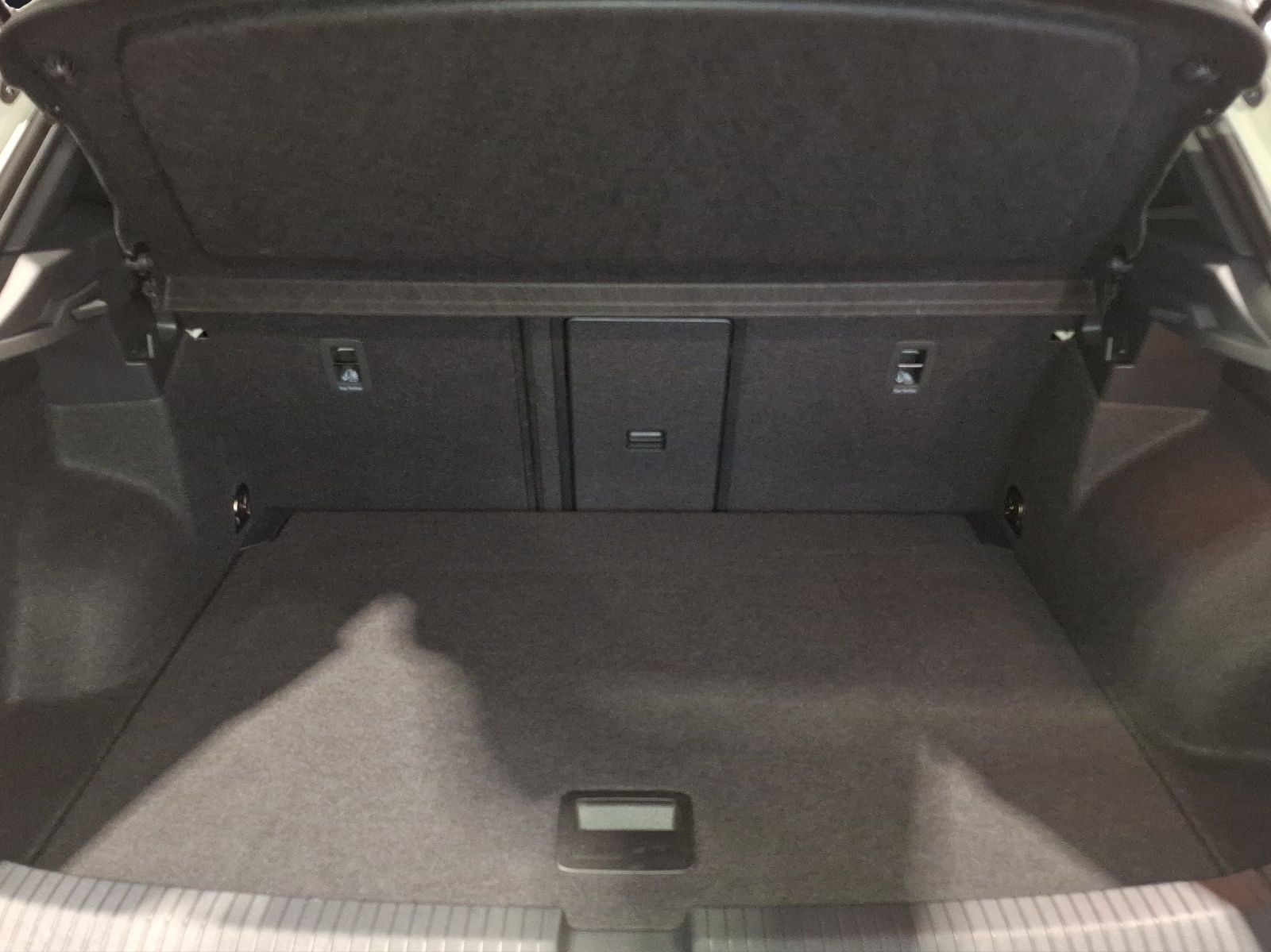 Fahrzeugabbildung Volkswagen T-Roc TSI Move Matrix ACC PDC Climatronic AID SH