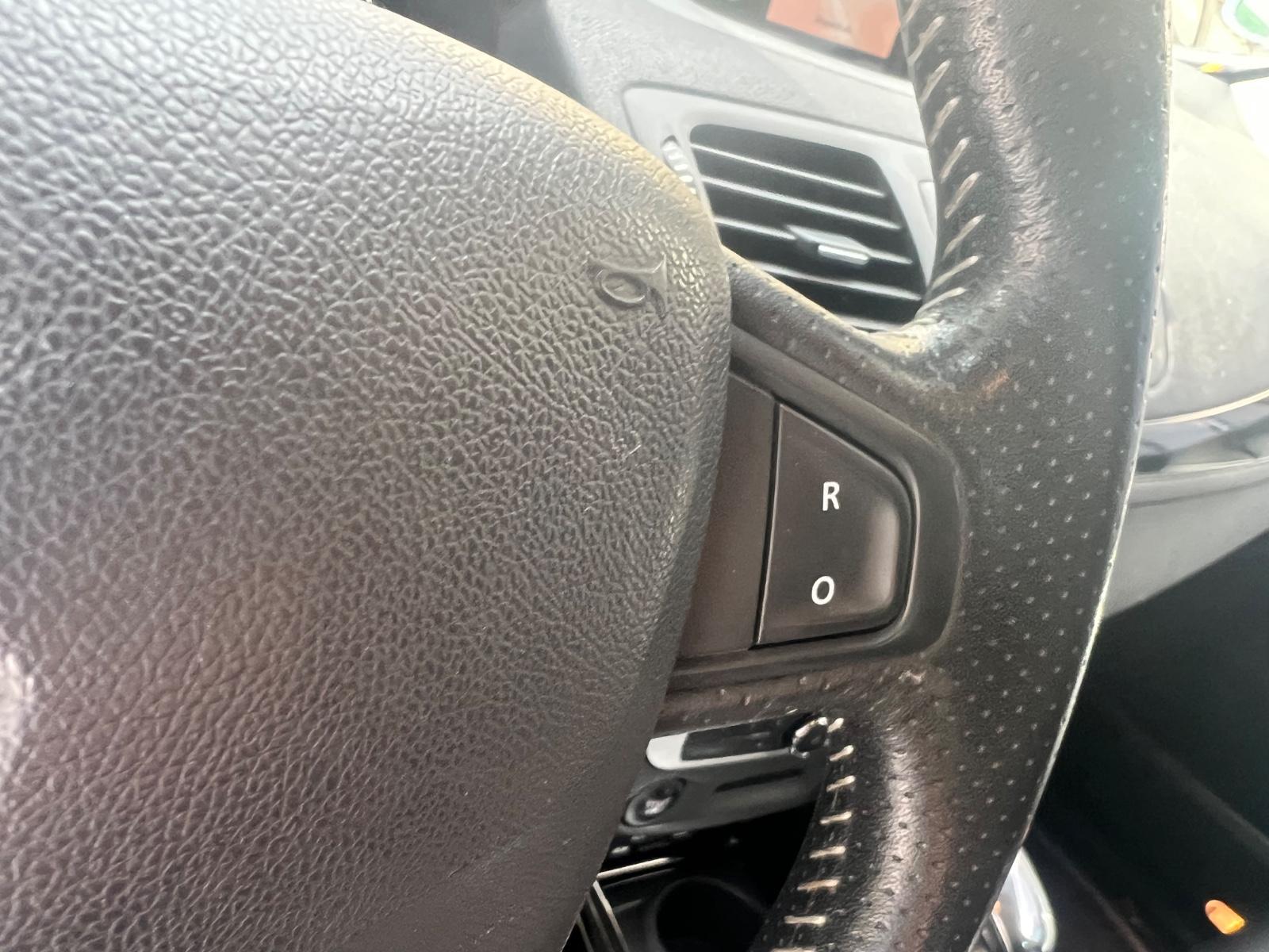 Renault Megane 2015 — photo 19