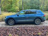 Volkswagen Tiguan Allspace 2.0 TDI SCR 140kW DSG 4MOT C... - blaue Volkswagen Tiguan Allspace