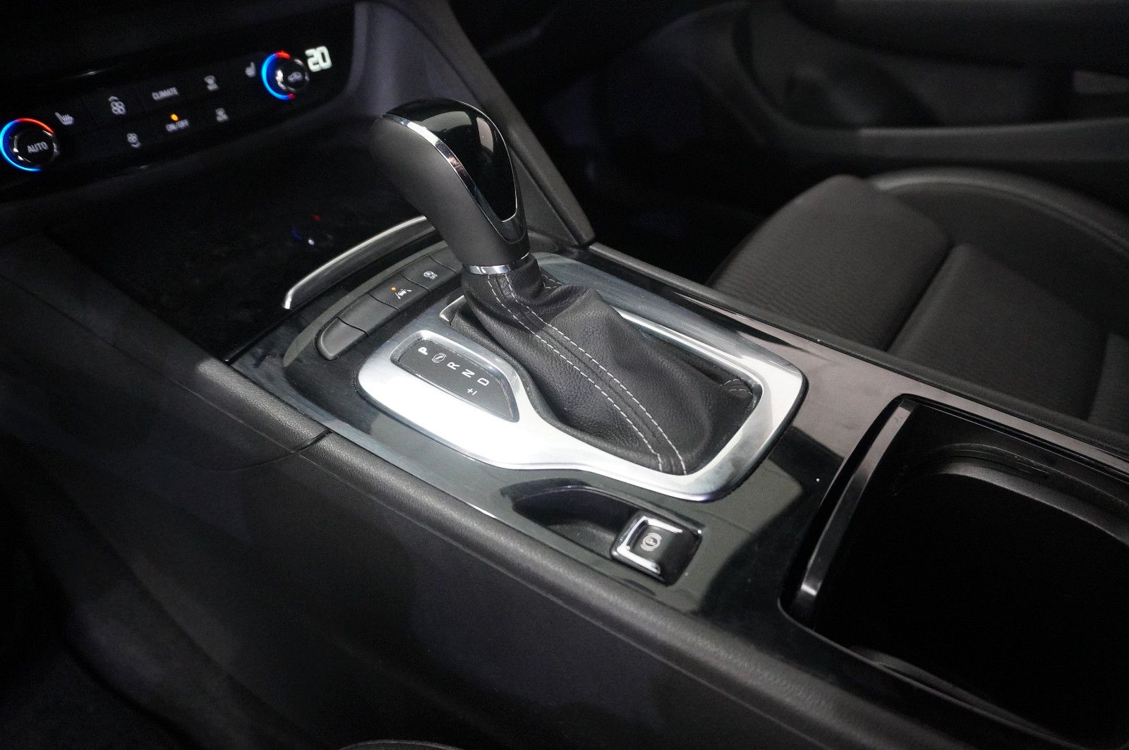 Fahrzeugabbildung Opel Insignia B ST 2.0D ELEGANCE NAVI/LED/KAMERA/HUD