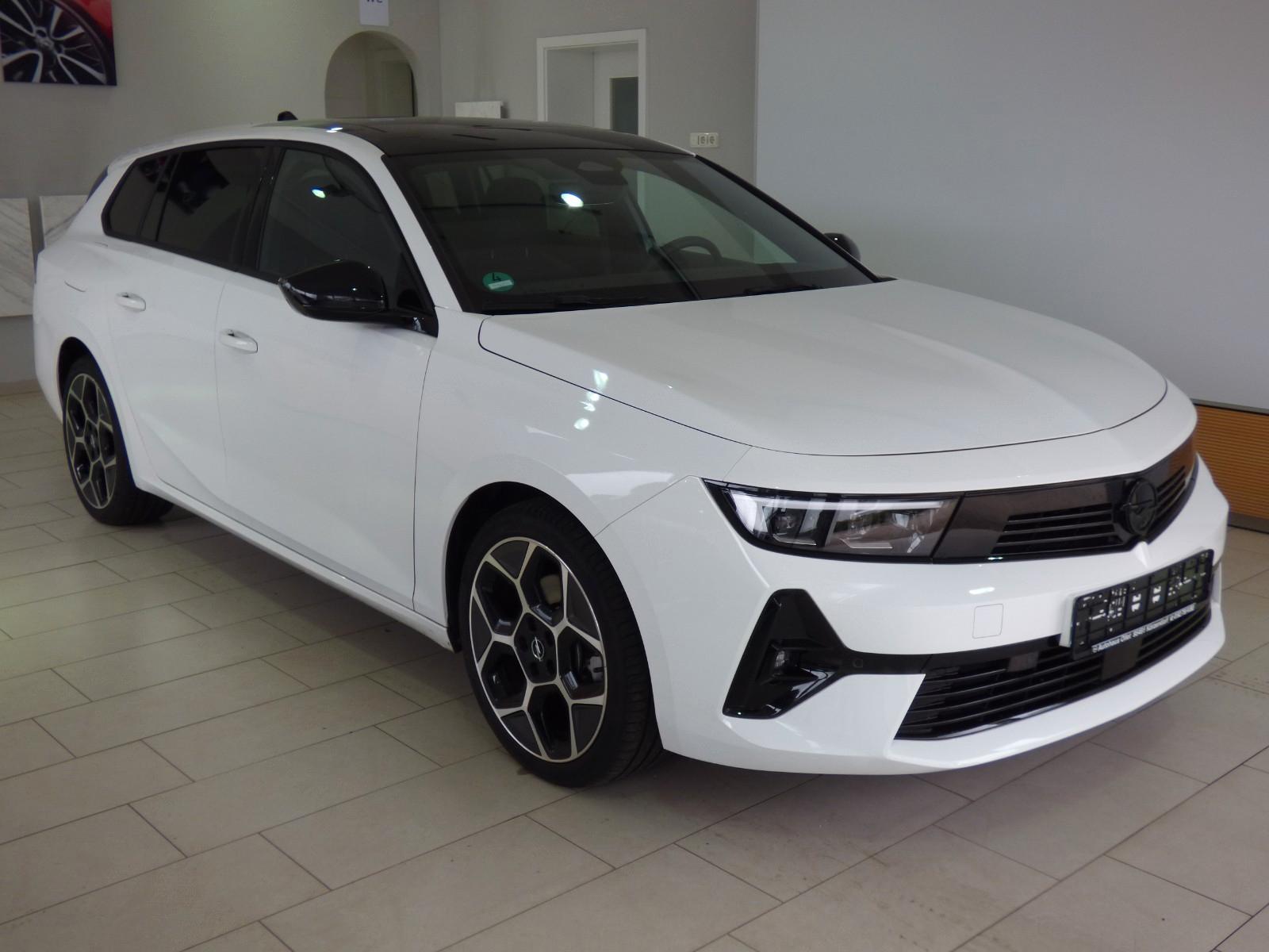 Opel Astra L Sports Tourer Ultimate, Navi