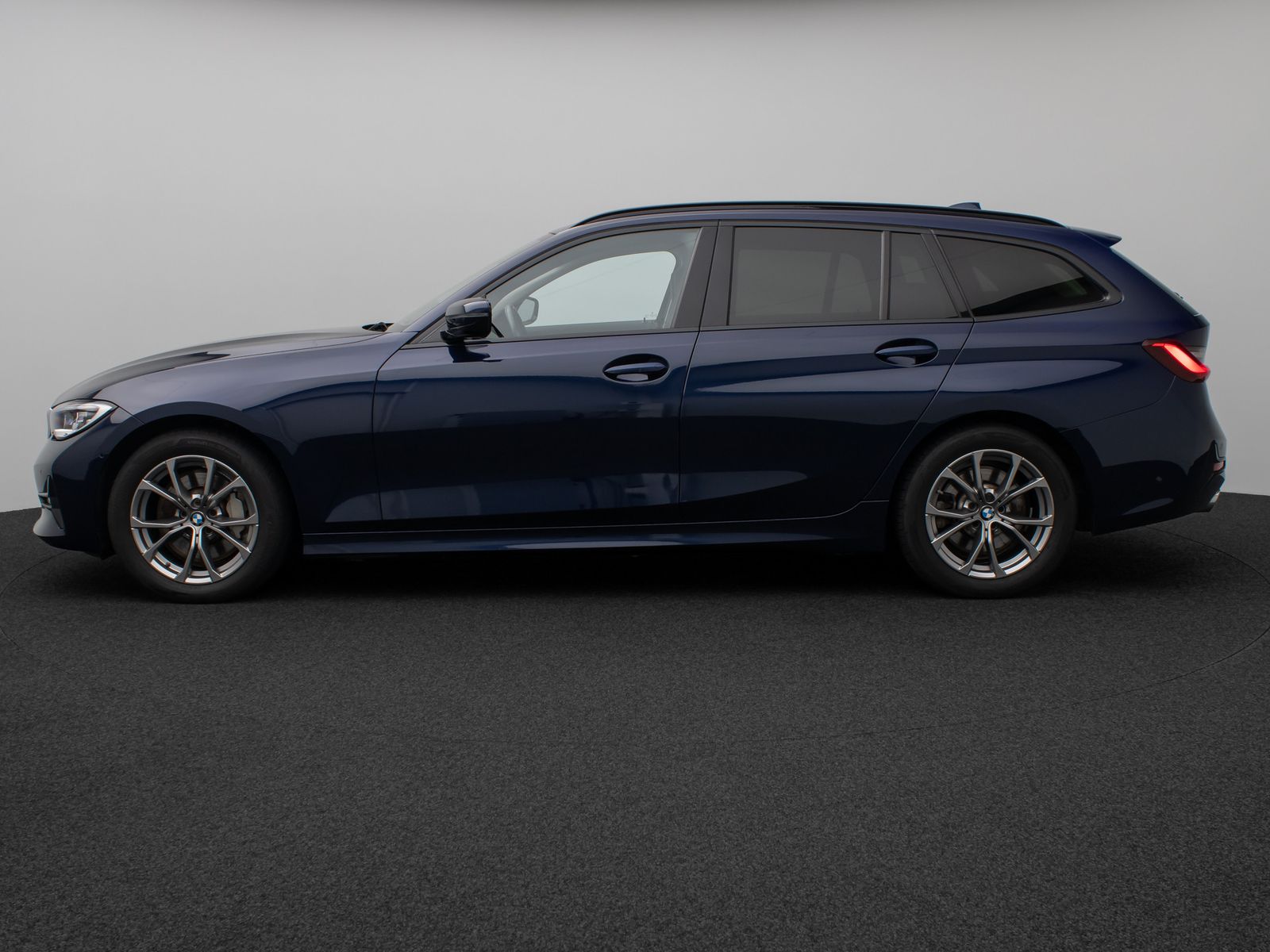 Fahrzeugabbildung BMW 330d xD Sport Line Pano Kamera Laser HUD DAB H/K