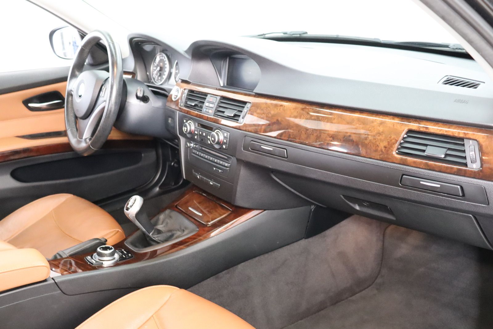 Fahrzeugabbildung BMW 318 i Touring * Xenon * Leder * Pano *