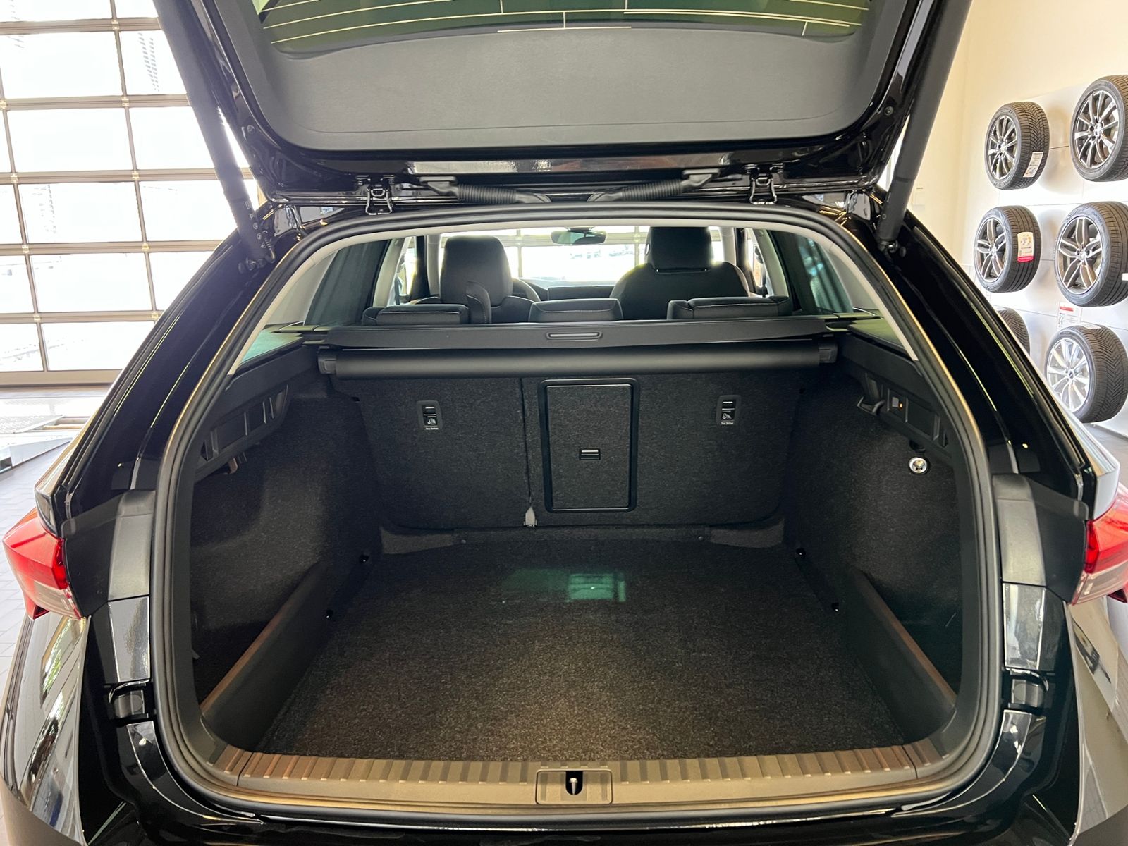 Fahrzeugabbildung SKODA Octavia Combi Selection 2.0 TDI DSG *AHK,Navi*