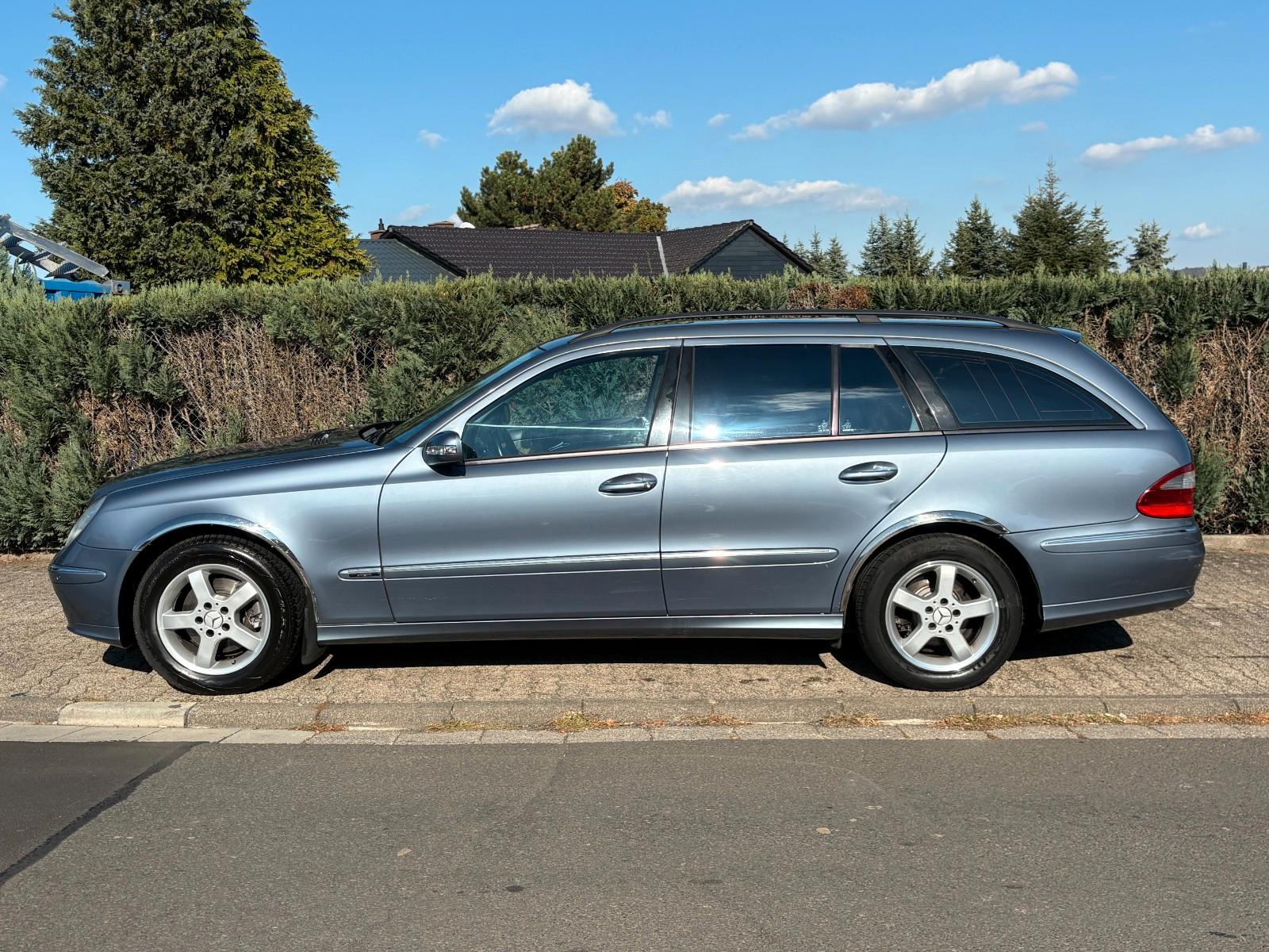 Mercedes-Benz E240 2004 — rear view