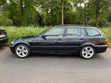 BMW 318i Touring 2004  Carbonschwarz Meta... - BMW 318 aus 2004: Kombi