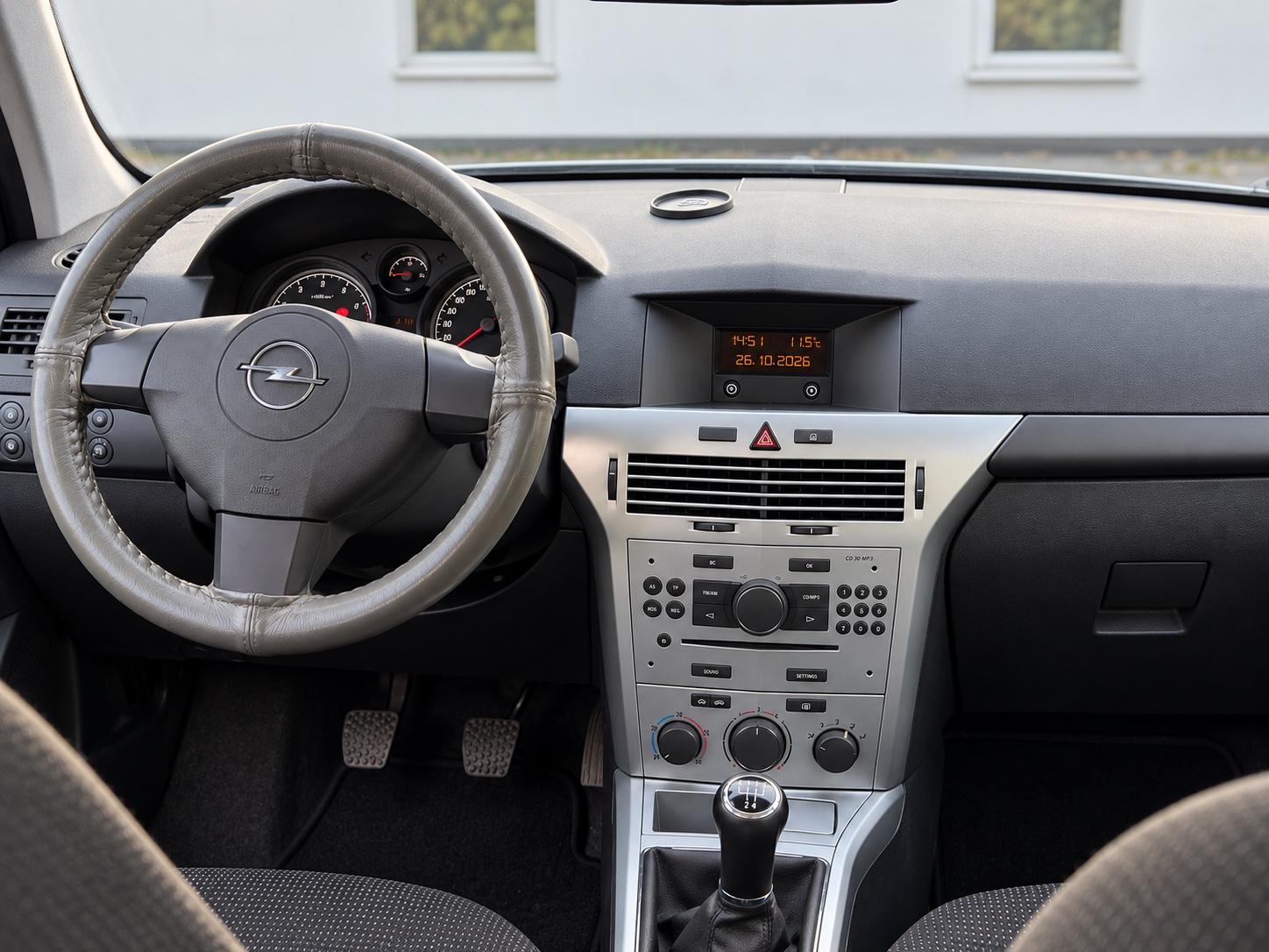 Opel Astra 2009 — photo 13