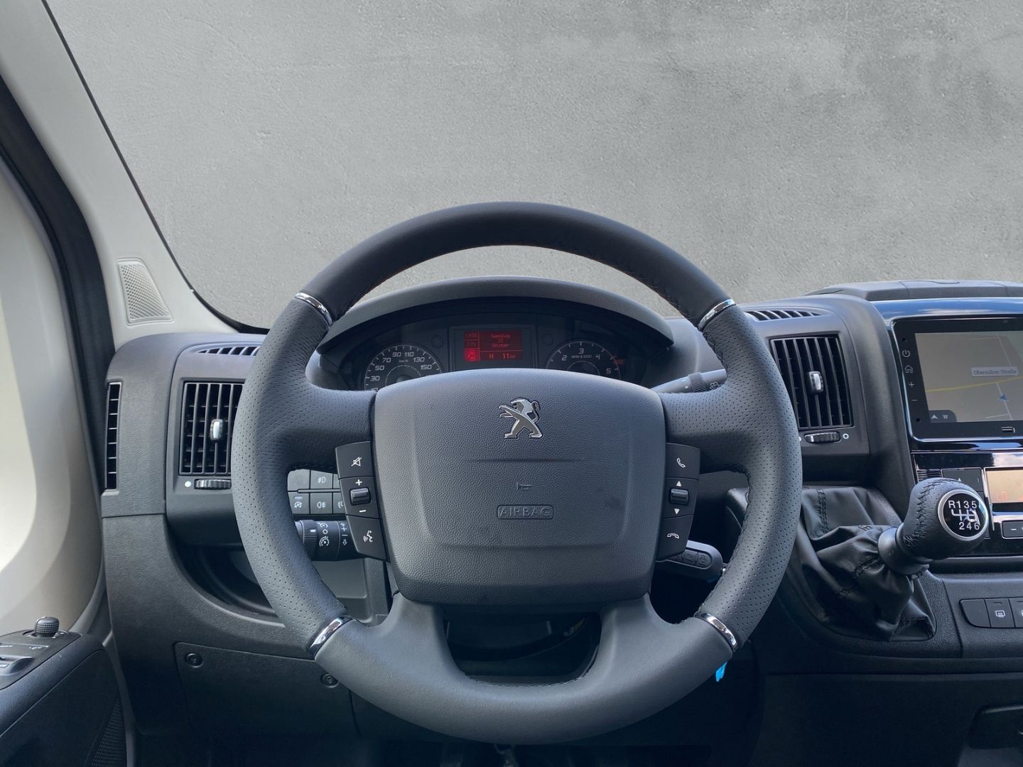 Fahrzeugabbildung Peugeot Boxer Kasten Hochraum 435 L4H2TwinCab BlueHDi 16