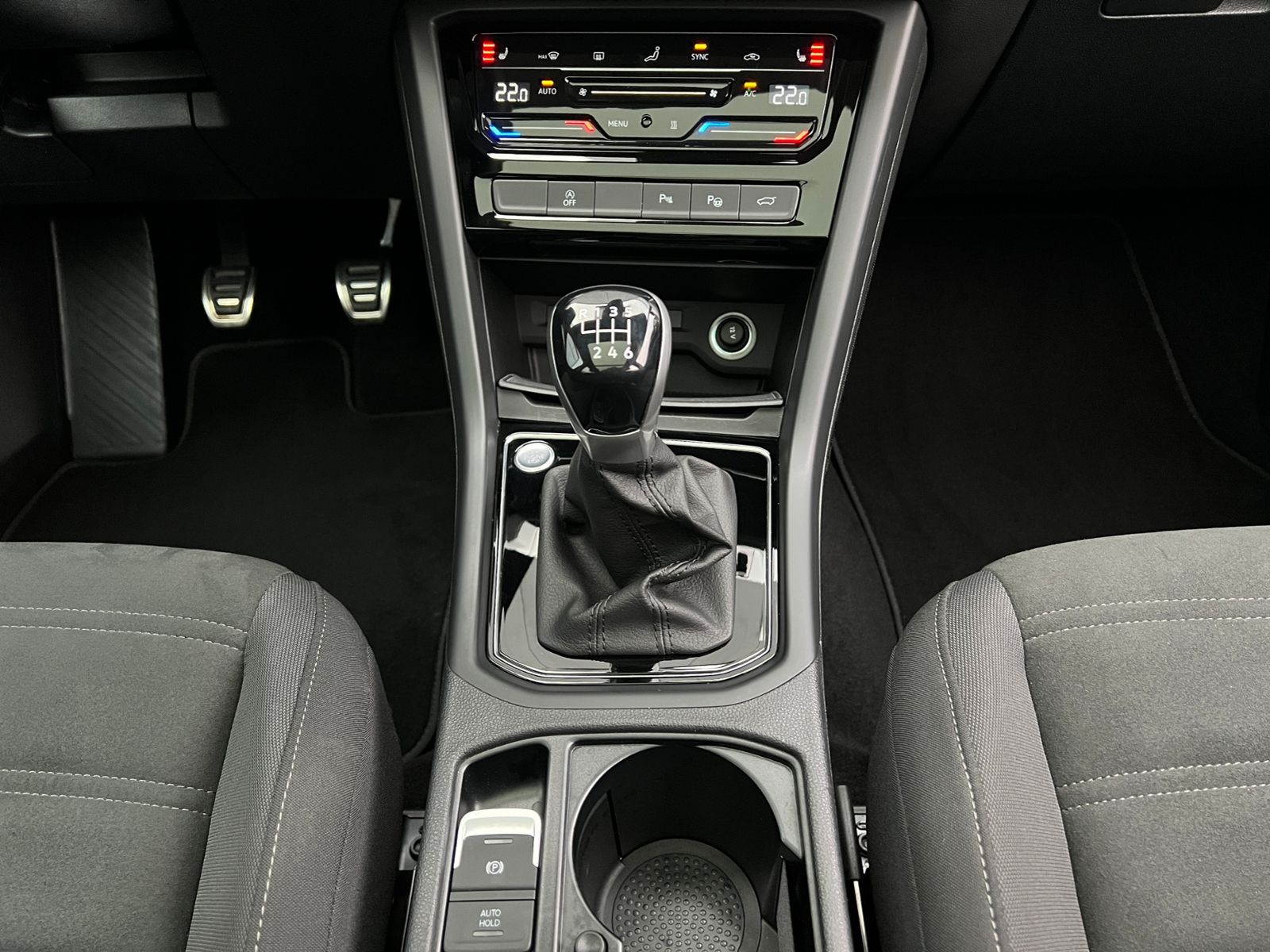 Fahrzeugabbildung Volkswagen Touran Highline 1.5 TSI *R-Line, AHK, Pano, Stan