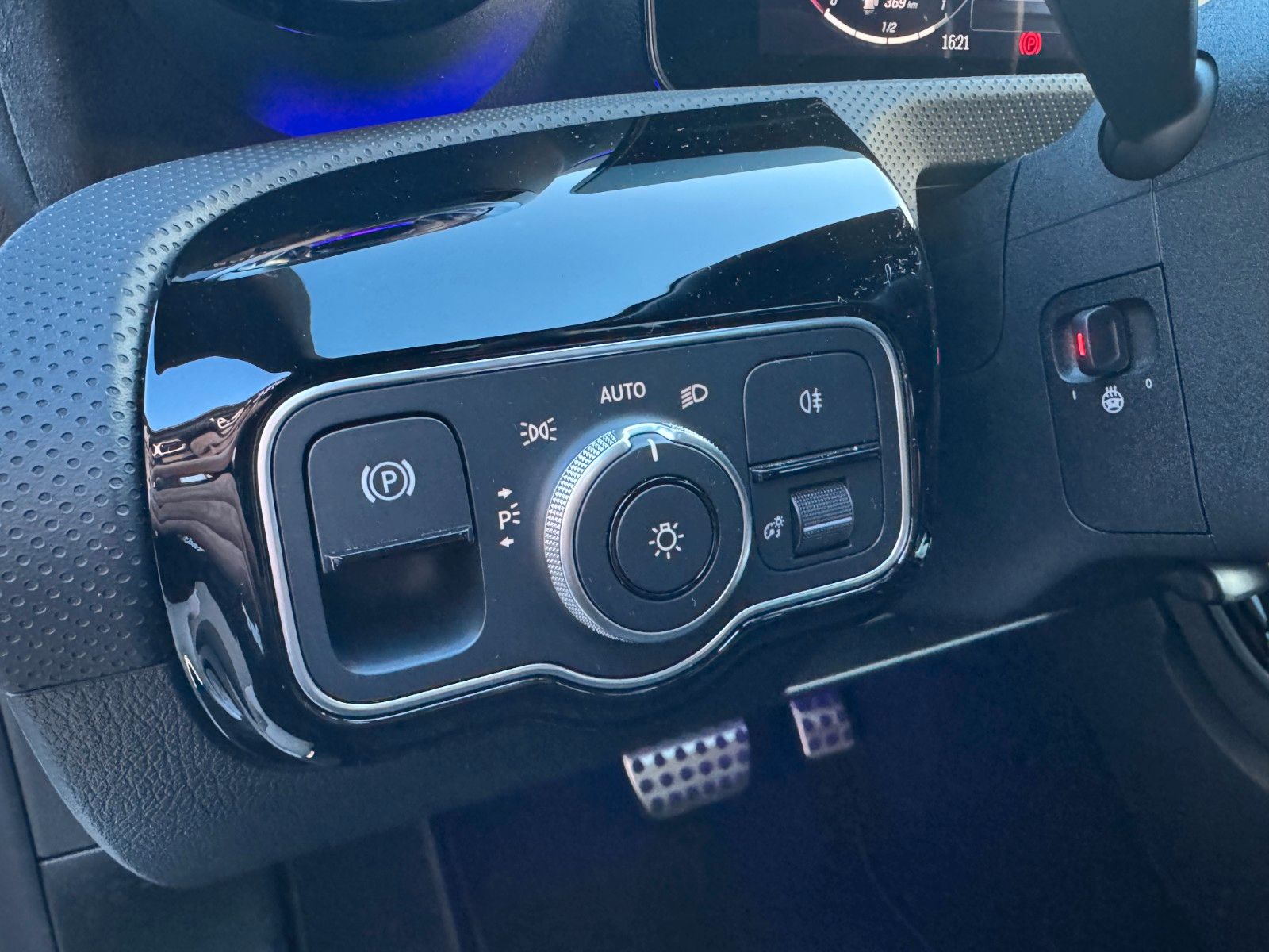 Fahrzeugabbildung Mercedes-Benz CLA 200 SB+AMG+Pano+Distr+Ambiente+Night+RFK