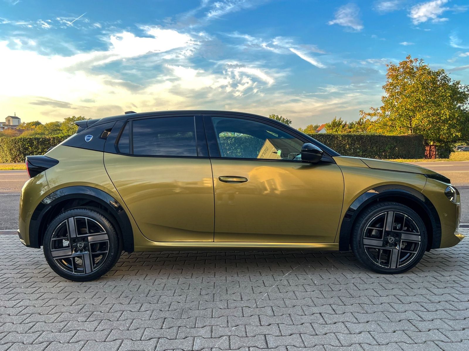 Lancia Ypsilon Hybrid 1.2 48v LX Ausstattung DE ORO MET imagem 3