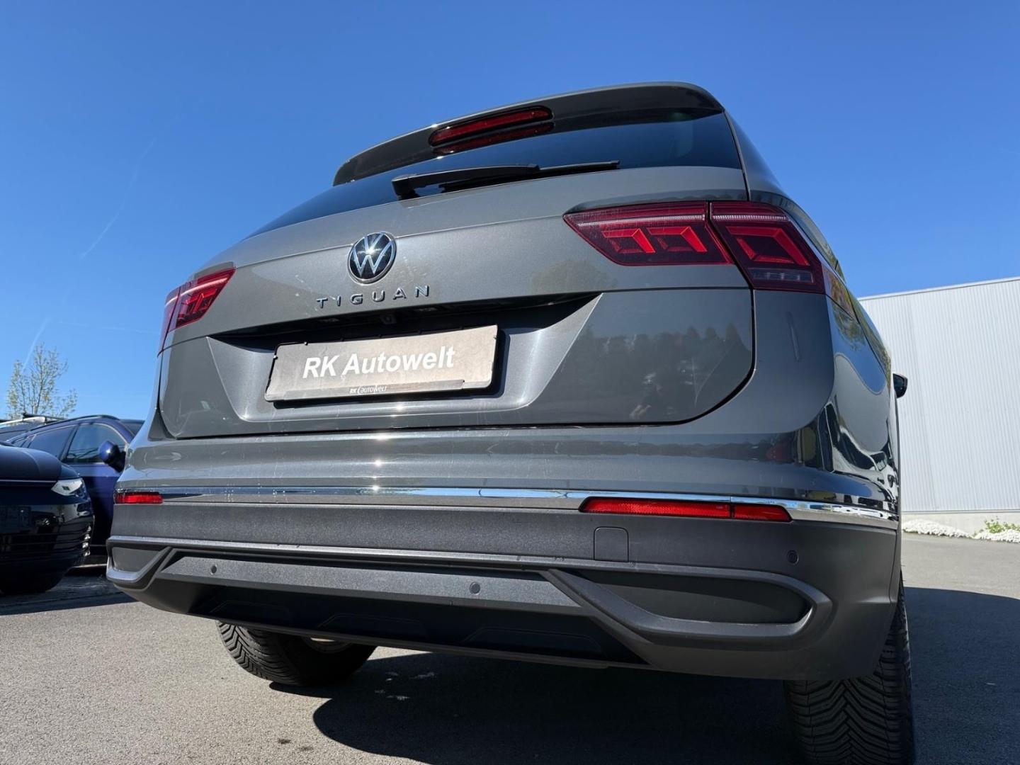 Volkswagen Tiguan Active 1.5 TSI StandHZG AHK-klappbar Navi, миниатюра 13