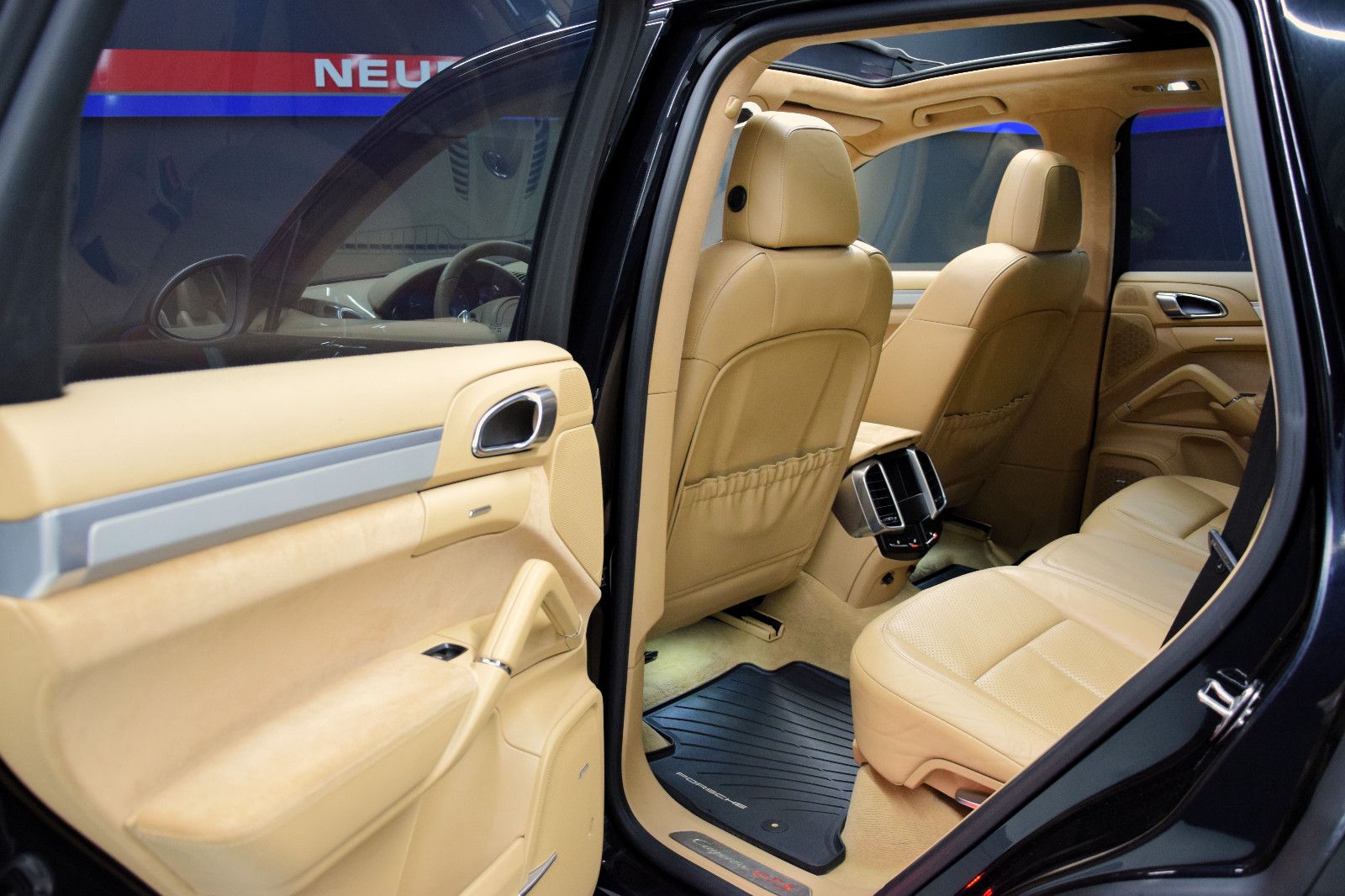 Fahrzeugabbildung Porsche Cayenne GTS PDLS+ Chrono BOSE Pano *Luft Kamera