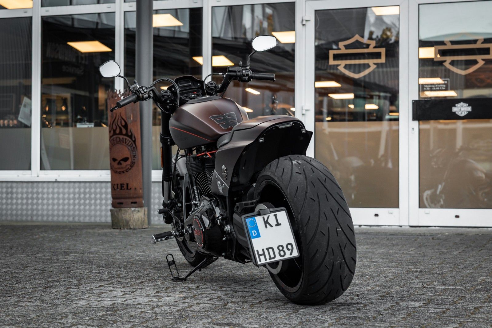 Fahrzeugabbildung Harley-Davidson FXDR 114 CUI - KESSTECH - SEITLICHER KZH