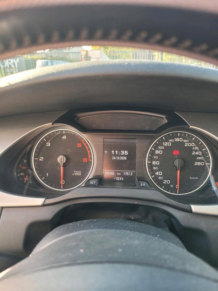 Audi A4 2010 — photo 8
