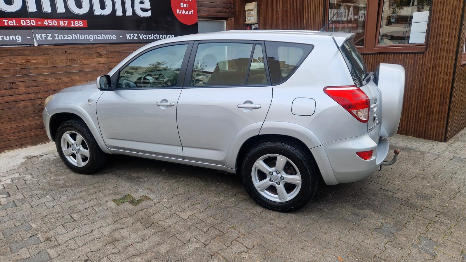 TOYOTA RAV4 - 2.2 177 CV - ATTELAGE - RÉGULATEUR DE VITESSE