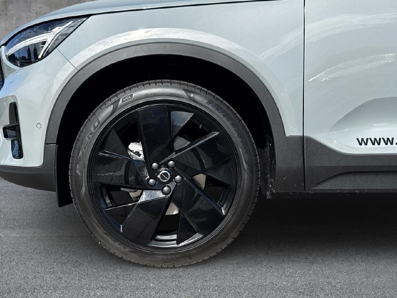 Fahrzeugabbildung Volvo XC40 B3 Benzin Ultra Black Edition