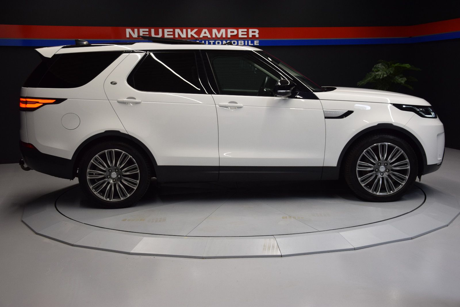 Fahrzeugabbildung Land Rover Discovery 5 HSE SDV6 Pano 7. Sitze Meridian 360°