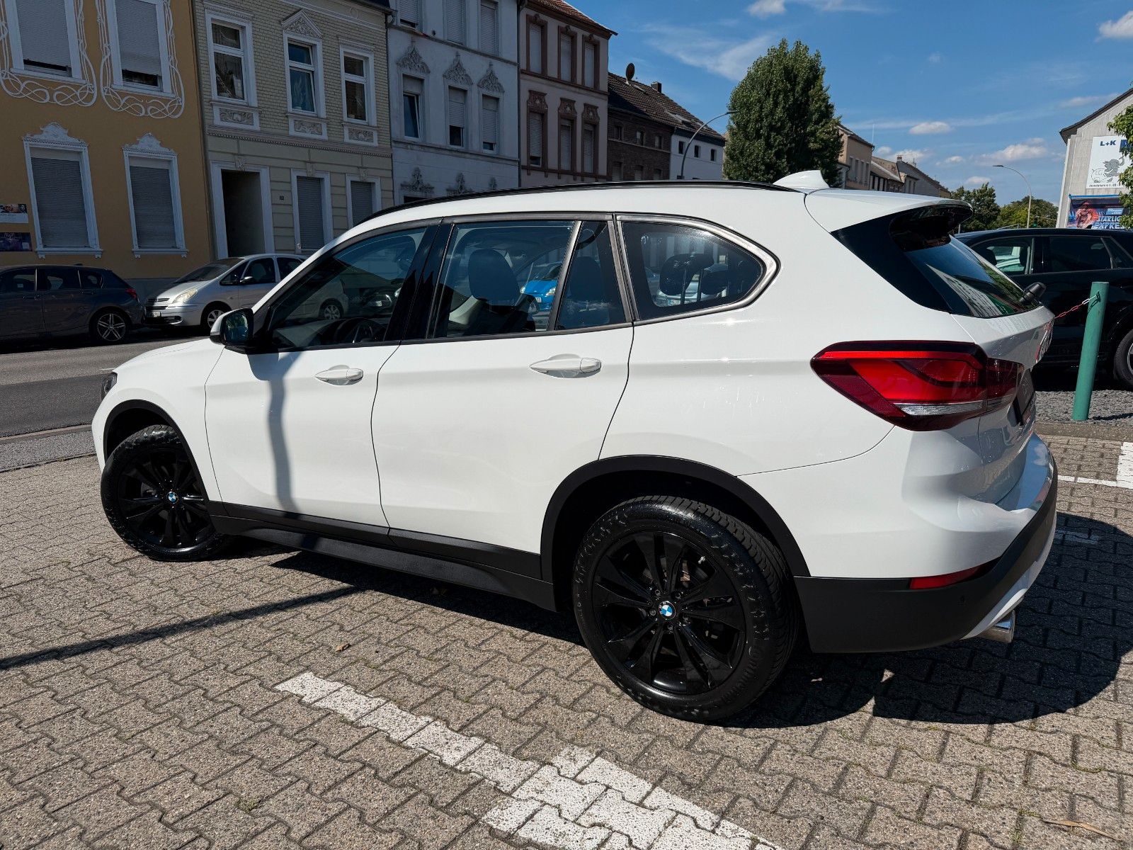 Fahrzeugabbildung BMW X1 sDrive 18 i NAVI LED KAMERA AUTOMATIK 8-FACH