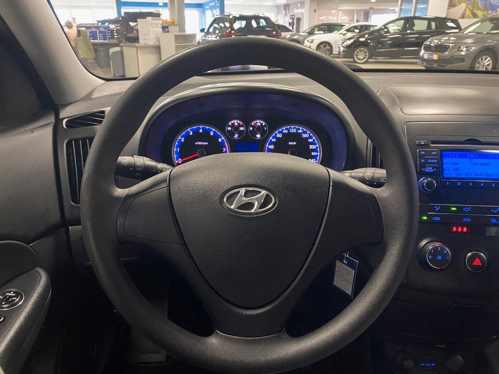Fahrzeugabbildung Hyundai i30 1.4 Classic+ALUFELGEN+GARANTIE+KLIMA+HU NEU+