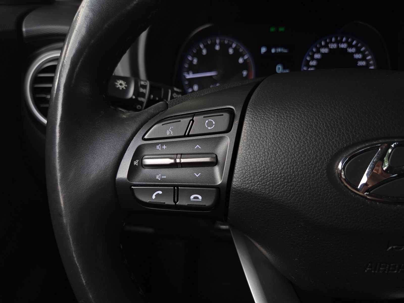 Fahrzeugabbildung Hyundai KONA Trend 1.6 T-GDI 2WD NAVI SHZ LKHZ RFK