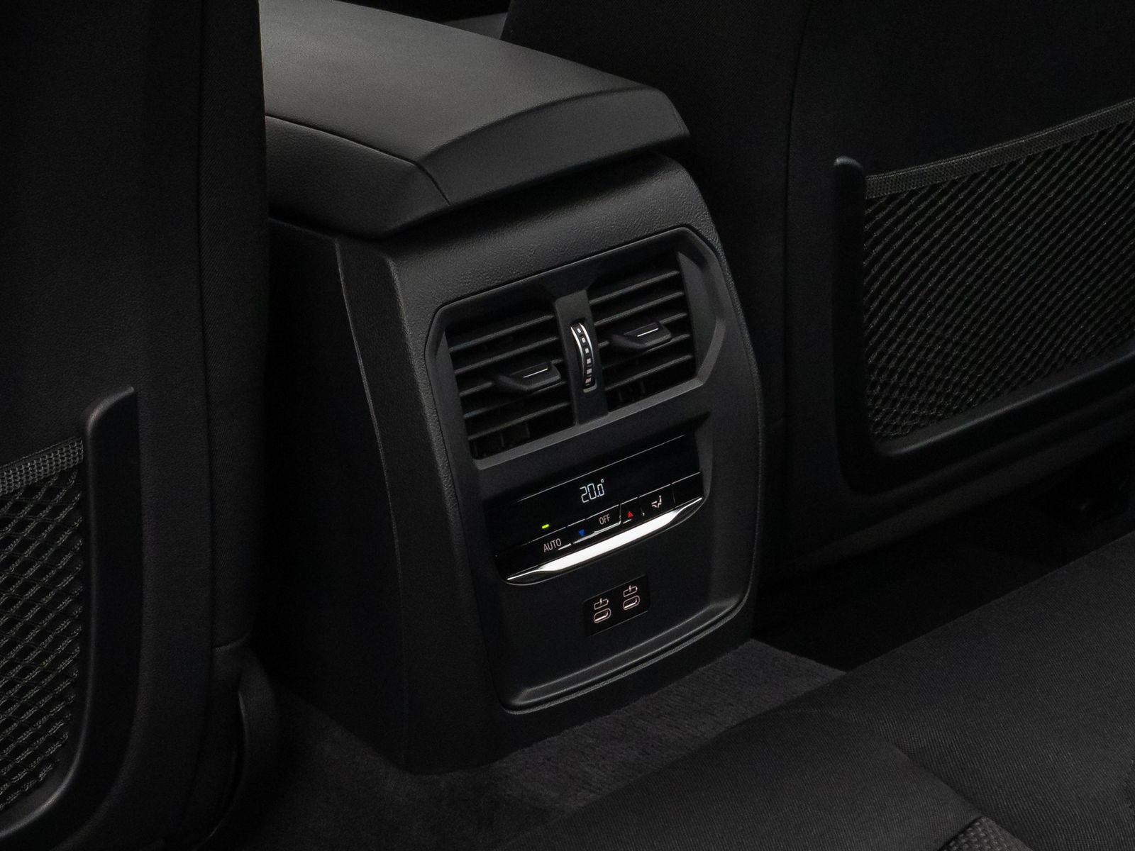 Fahrzeugabbildung BMW 320e Kamera DAB HiFi Lenkradheizung Alarm Parkas