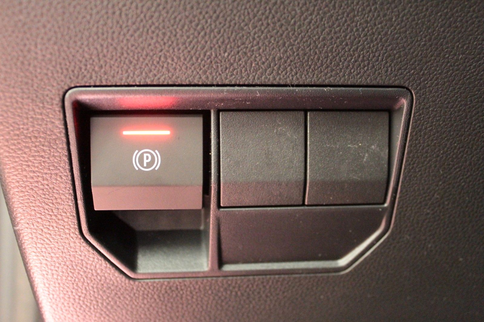 Fahrzeugabbildung Dacia Duster Hybrid 140 Extreme*Winterpaket*15064*