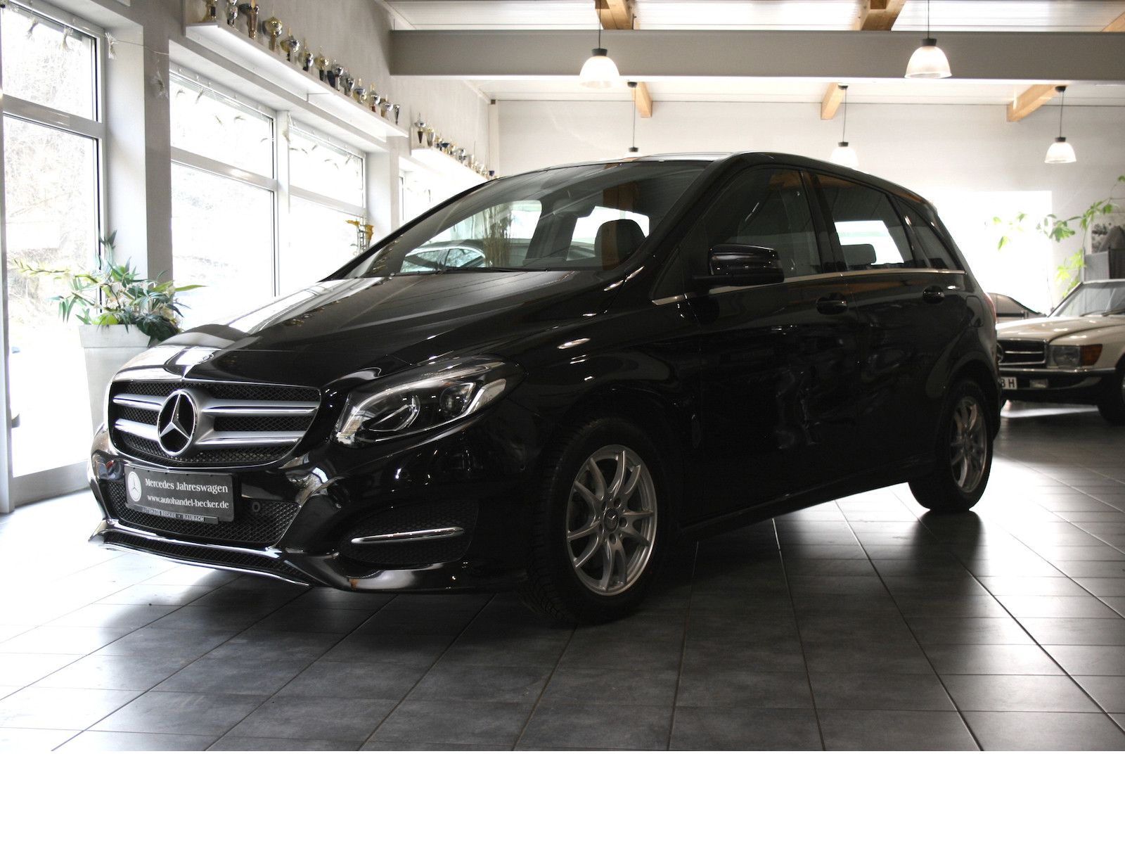 Fahrzeugabbildung Mercedes-Benz B 180 Urban *Automatik*LED*Navi*Totwinkel*AHK