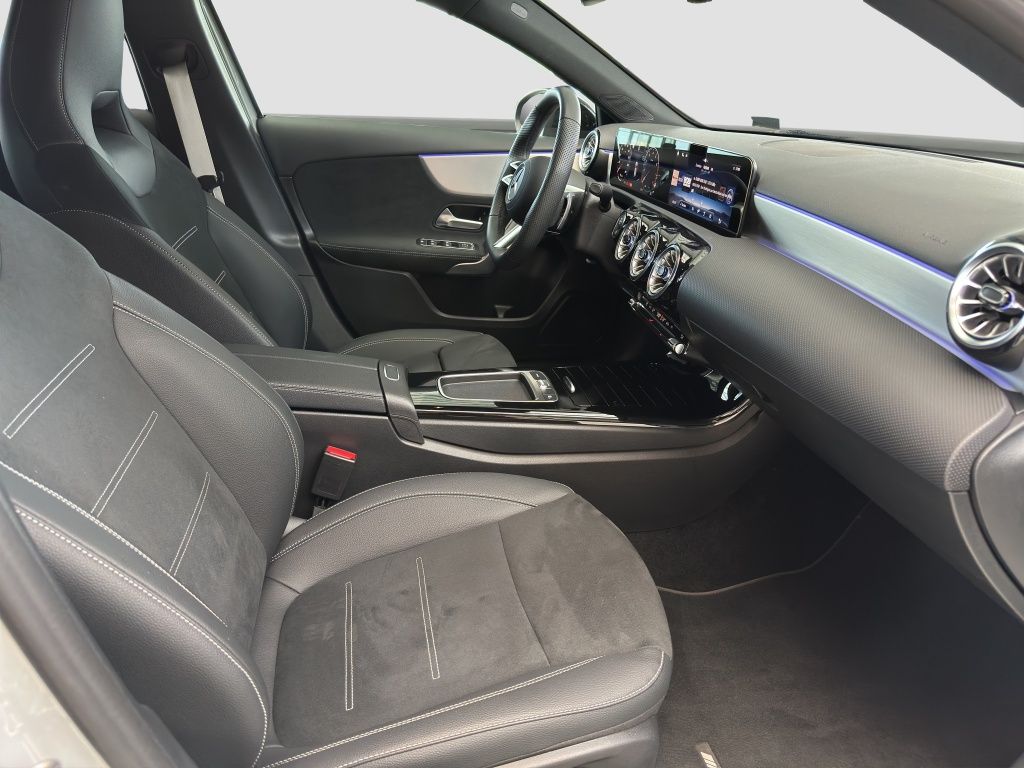 Fahrzeugabbildung Mercedes-Benz A 200 Kompaktlimousine AMG*NIGHT*SpH*AHK*LED*PDC
