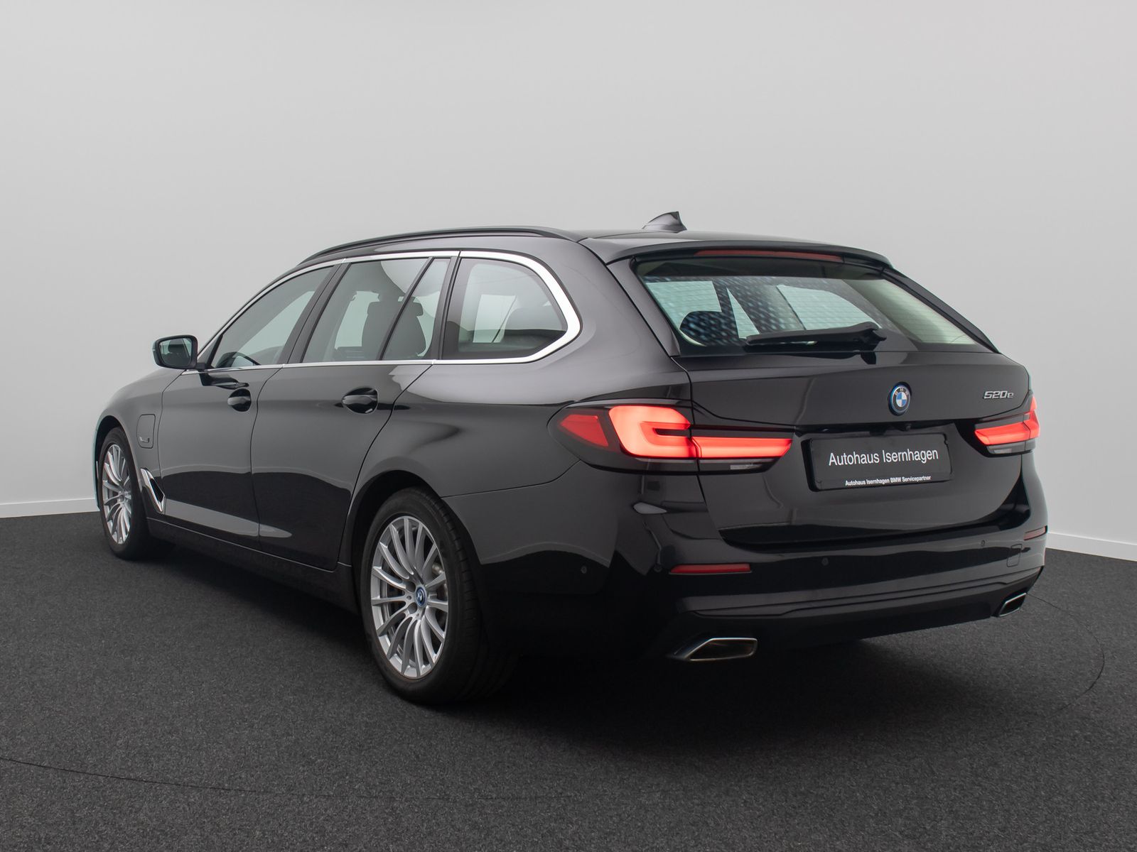 Fahrzeugabbildung BMW 520e GeschwindigReg DAB Kamera CockpitPro Alarm