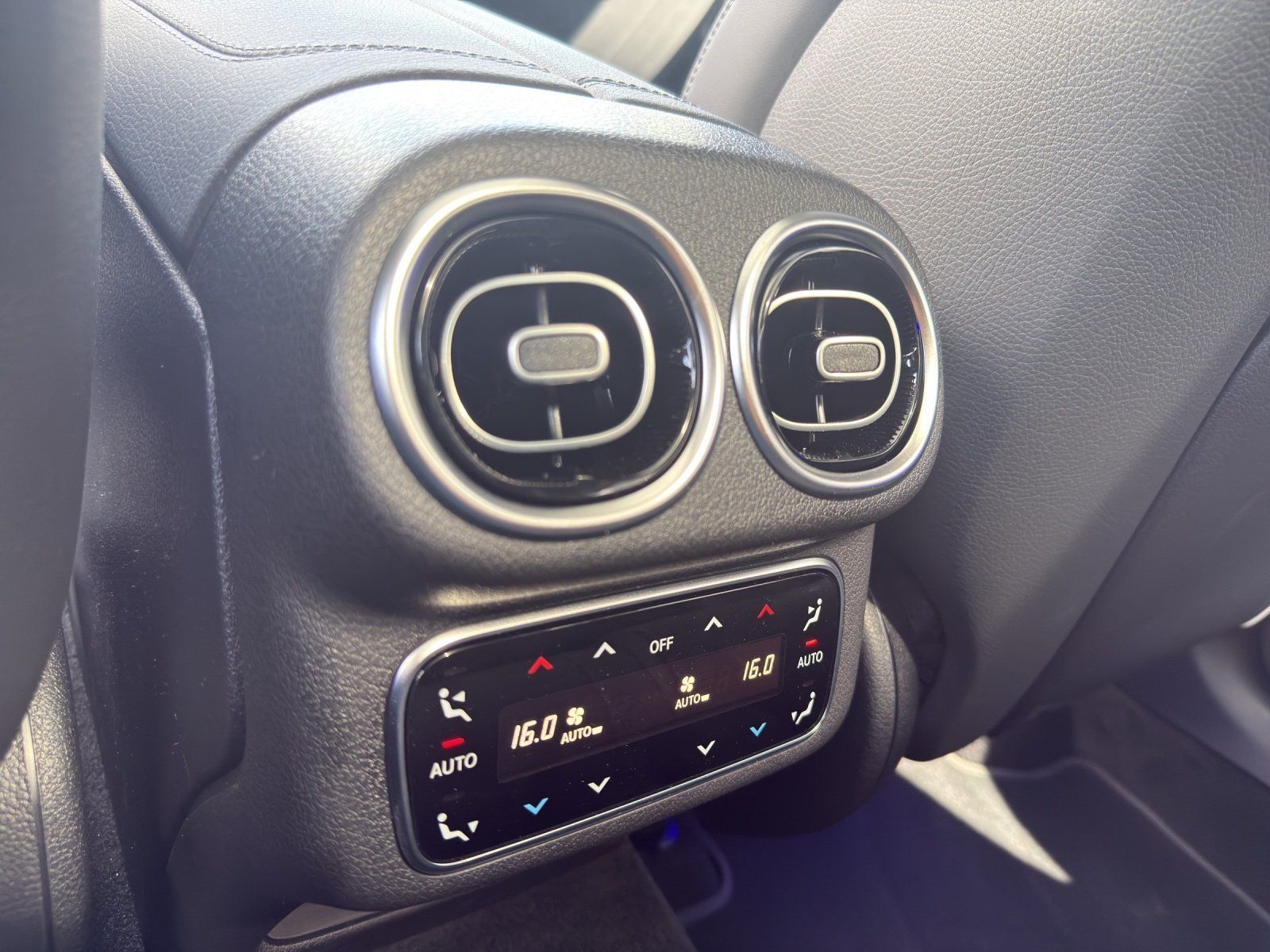 Fahrzeugabbildung Mercedes-Benz GLC450d AMG Prem+ DISTRO Pano AHK Memo HUD KeyGo
