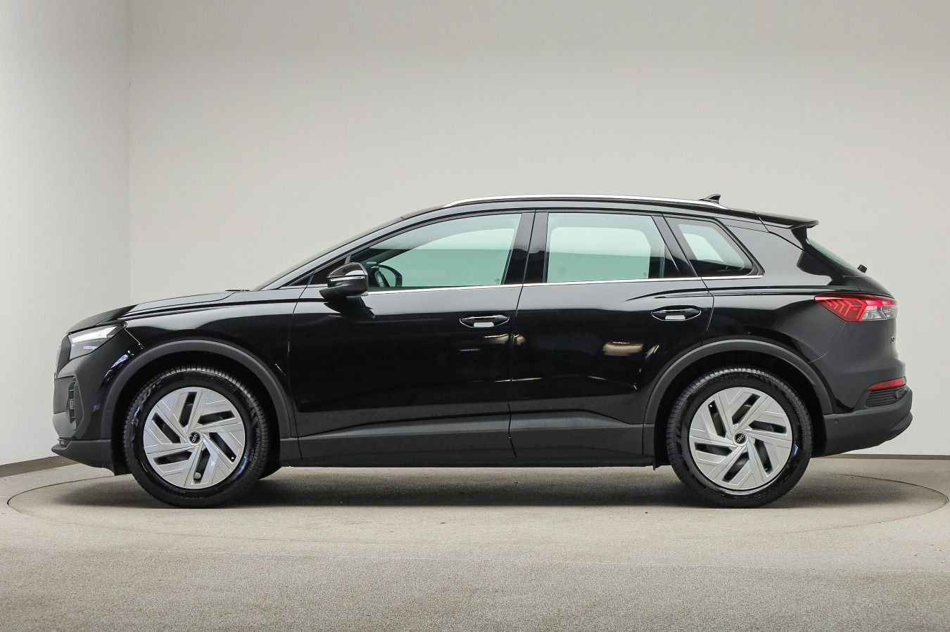 Audi Q4 40 e-tron Assist Plus, Navi, Standklima imagem 3