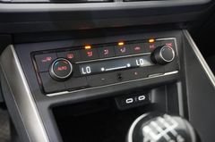 Fahrzeugabbildung Volkswagen Polo VI 1.0 TSI COMFORTLINE NAVI/LED/KAMERA/DAB+
