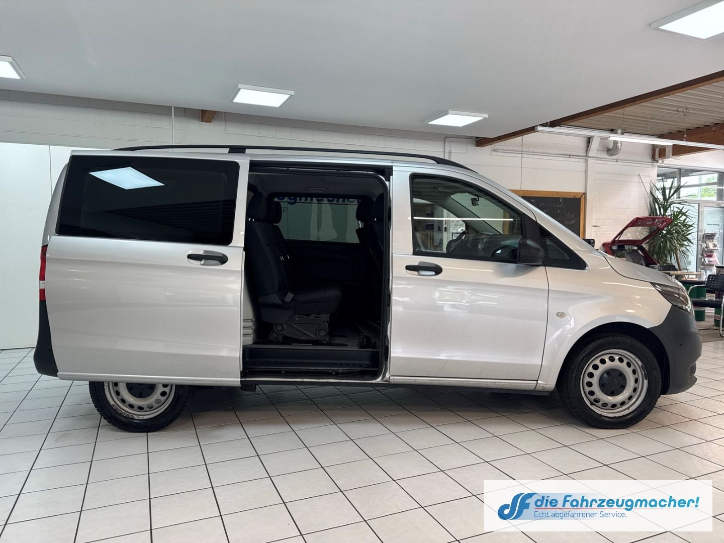 Fahrzeugabbildung Mercedes-Benz Vito Mixto 114 CDI 4x4 kompakt Navi Digitales Co