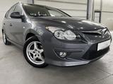 Hyundai i30 CW 1.6 16V AUTOMATIK KLIMA SHZ ALU TÜV/06.20 - Hyundai i30 aus 2011
