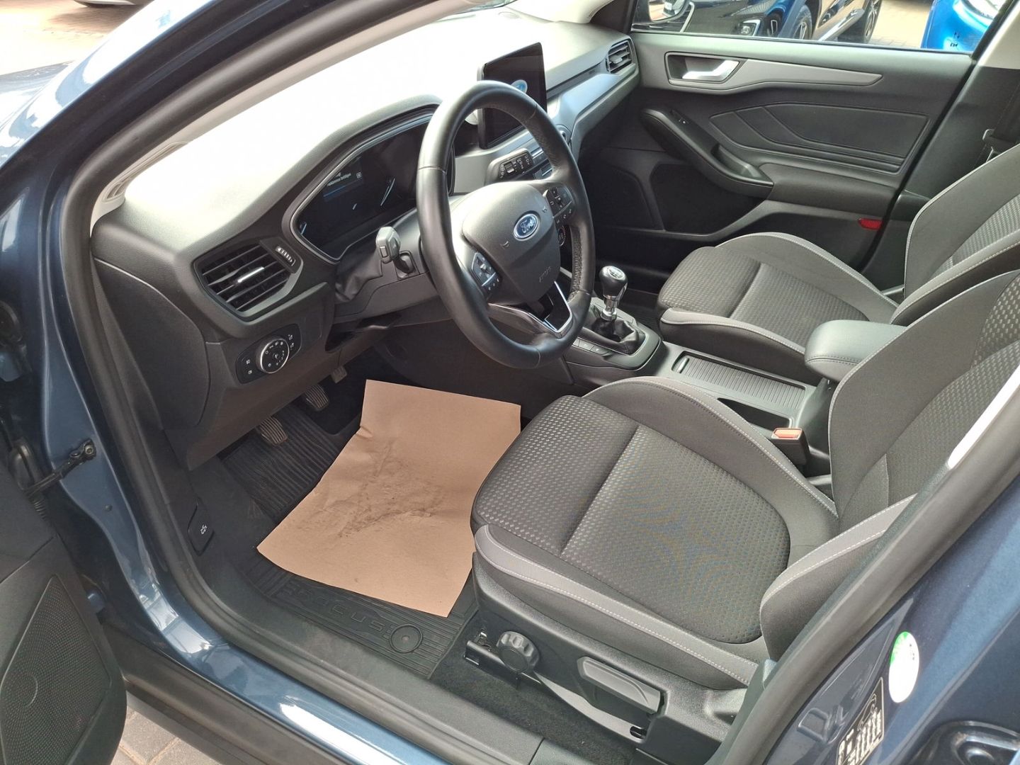 Fahrzeugabbildung Ford Focus Turnier Cool & Connect Navi GJR Winterpake