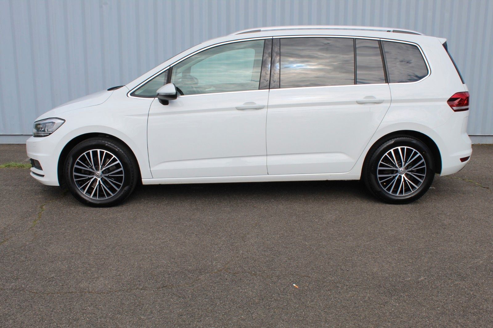 Fahrzeugabbildung Volkswagen Touran Highline  Automatik*Navi*Sitzh.*AHK