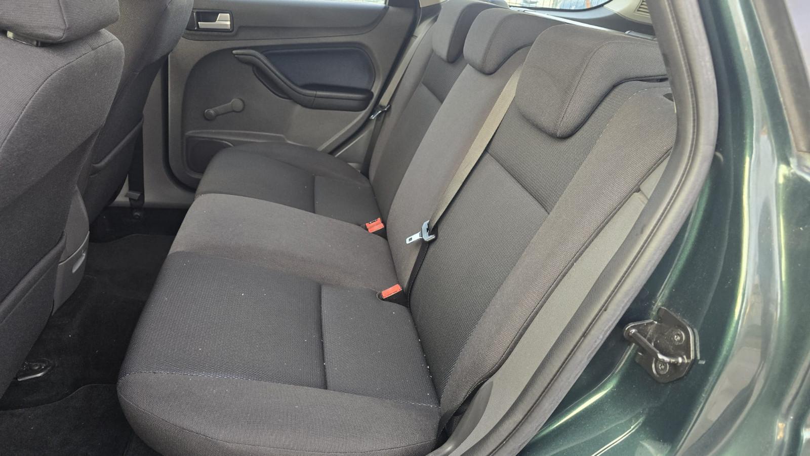 Ford Focus 2005 — photo 8
