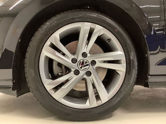 Golf Variant R-Line 2,0 TSI 140 kW DSG Matrix,