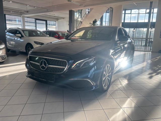 Mercedes-Benz E 220 d Lim. Sitzh. Navi. PDC. LED.