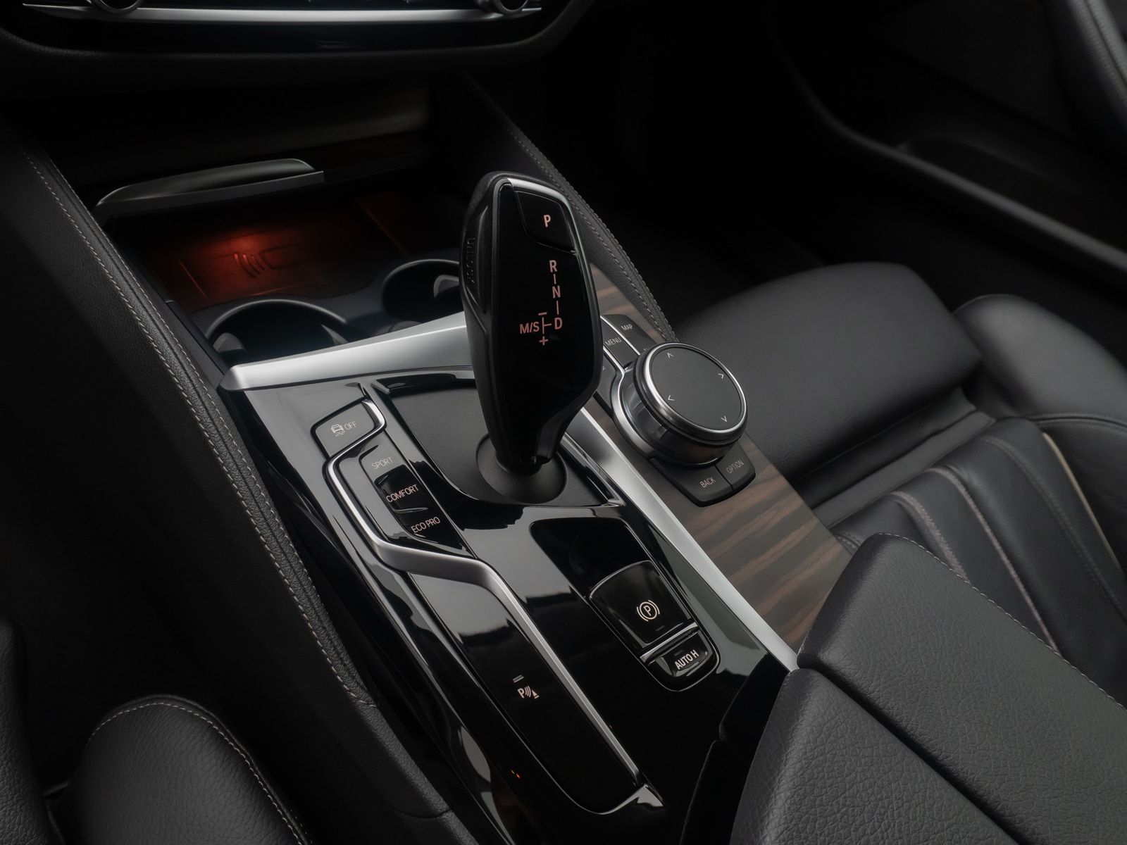 Fahrzeugabbildung BMW 520d Luxury Line HUD DAB Laser Kamera Sport Komf