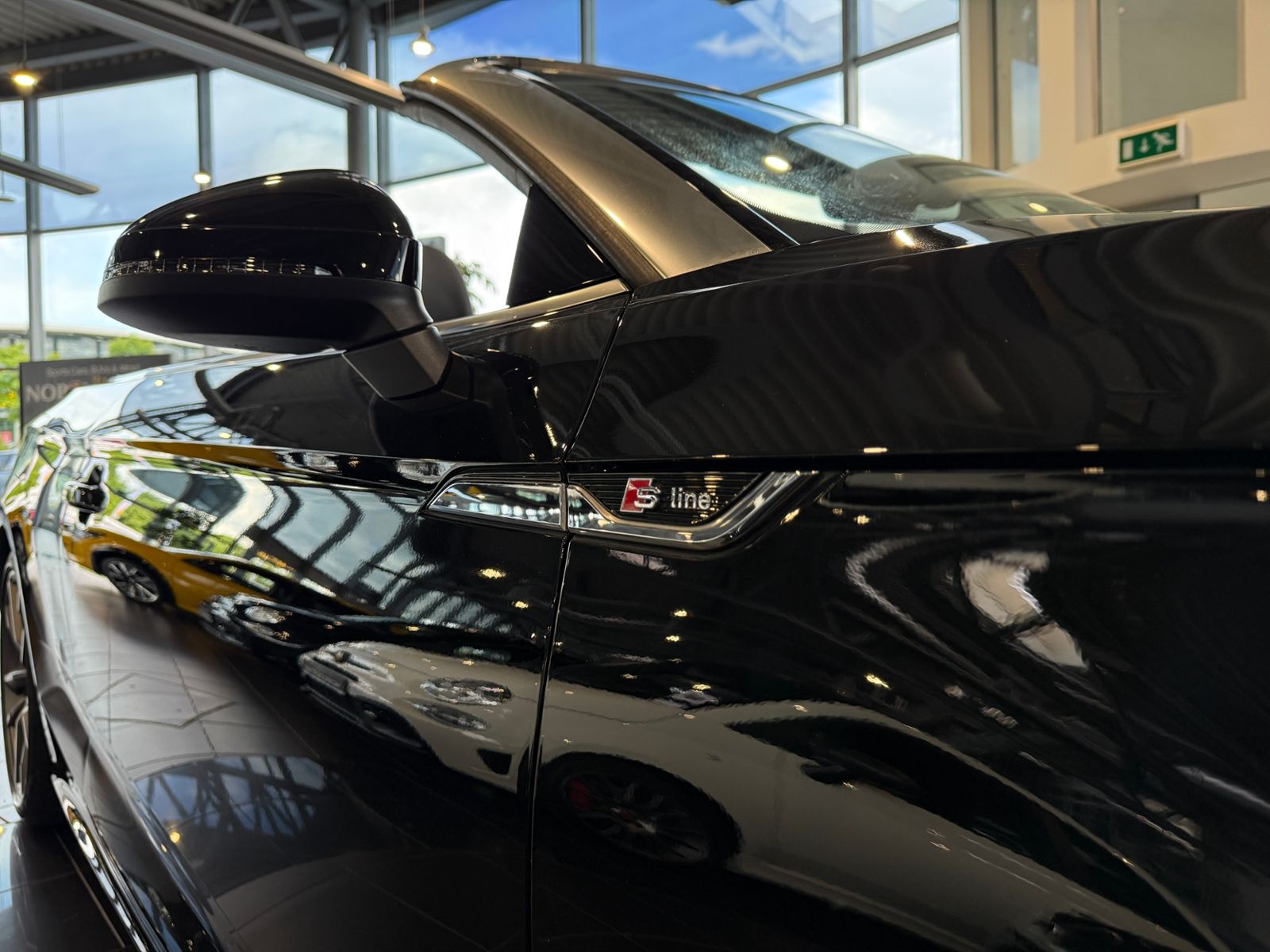 Fahrzeugabbildung Audi A5 Cabriolet 40 TFSI S line RFK LED NAVI