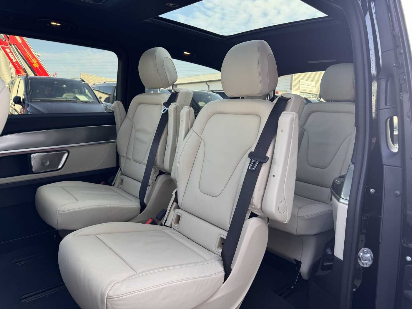 Fahrzeugabbildung Mercedes-Benz V 300 d EXCLUSIVE 4MATIC Panorama AHK2,5 Stdheiz