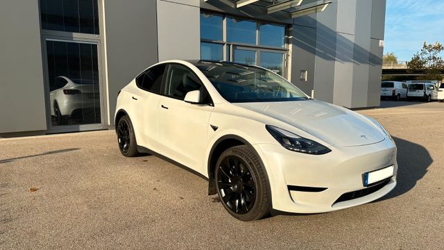 Tesla Model Y SR 20 Zoll AHK Pano Matrix Top Zustand