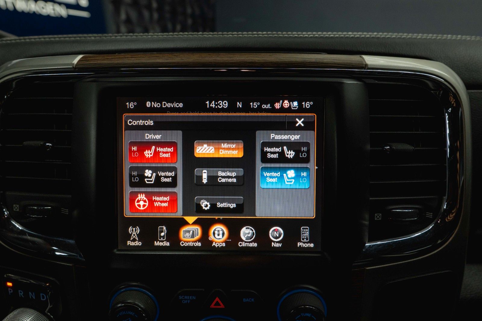 Fahrzeugabbildung Dodge RAM 5.7 V8 HEMI 4x4 Sport LARAMIE NightPaket 19%