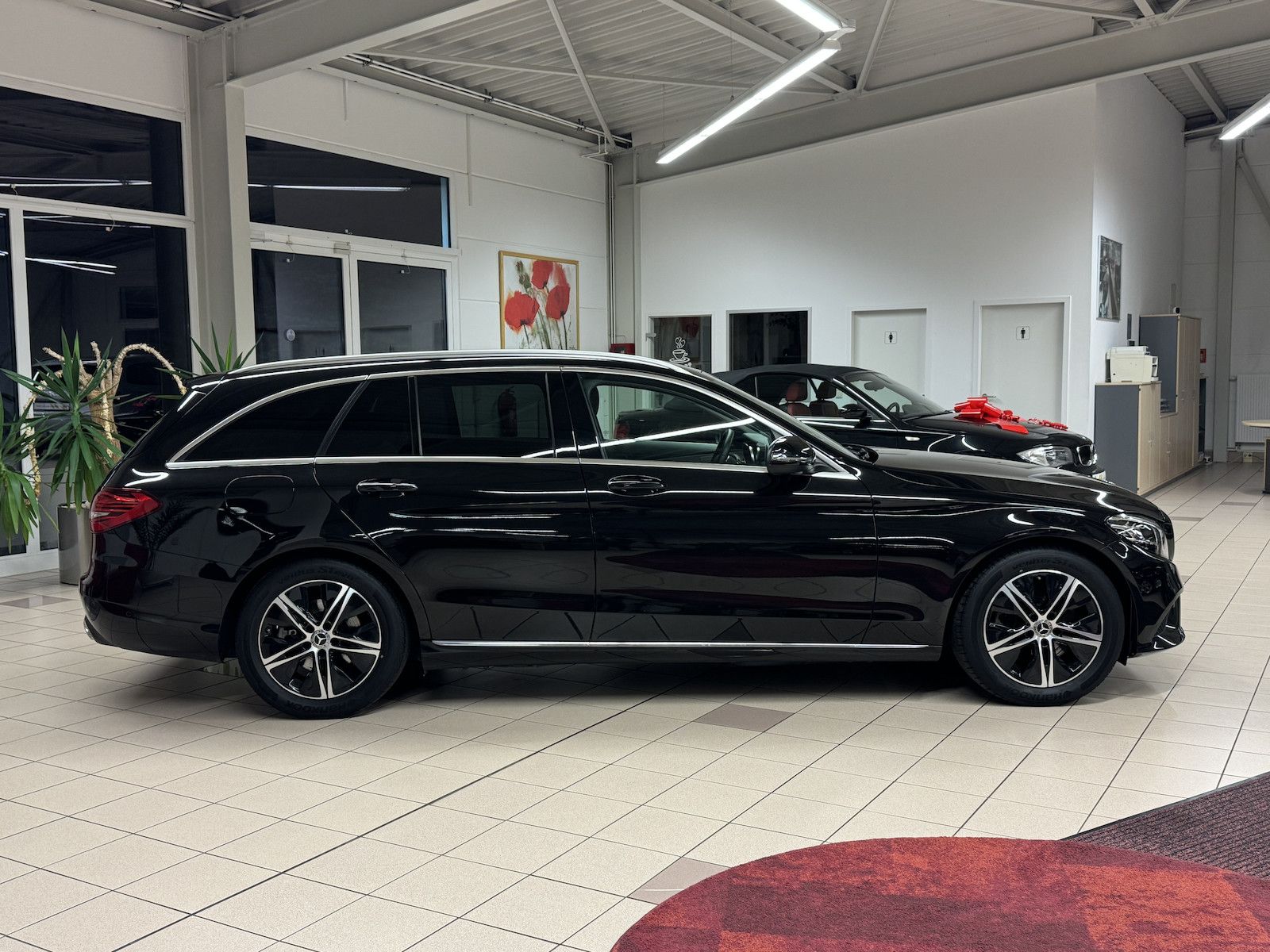 Fahrzeugabbildung Mercedes-Benz C 300 T Aut. /LED/HuD/Distro/Spur/VZE