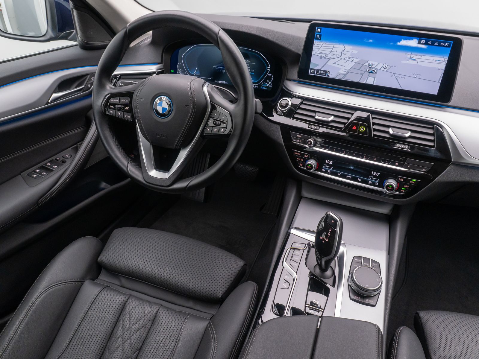 Fahrzeugabbildung BMW 530e Kamer Laser HUD DAB H/K Komfort Alarm Sport