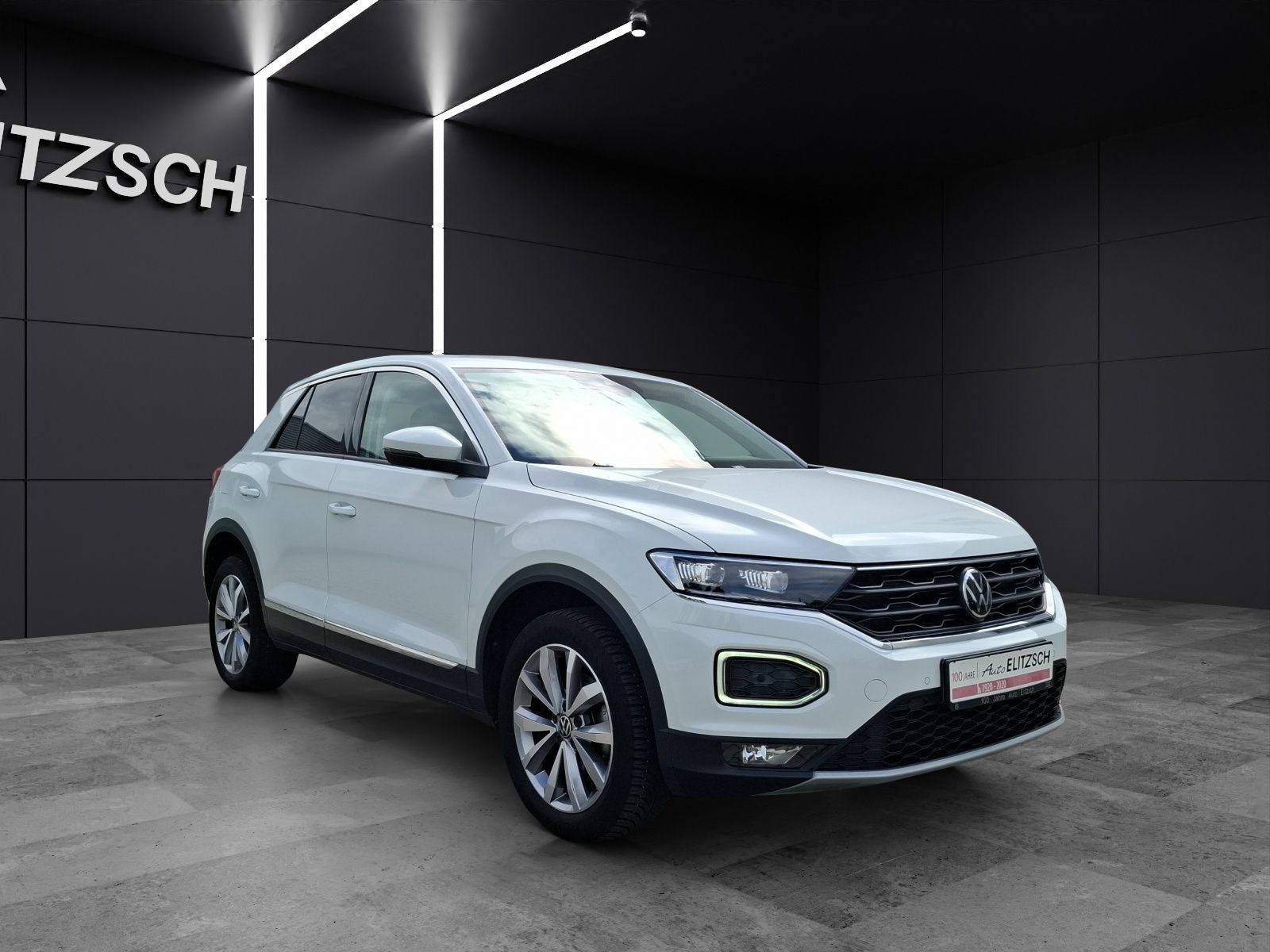 Fahrzeugabbildung Volkswagen T-Roc TSI Style LED AHK Navi ACC RFK SH LM