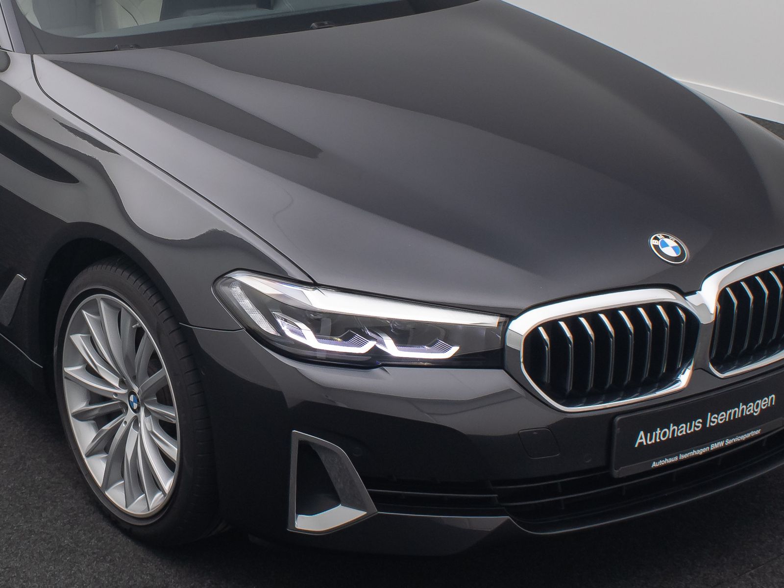 Fahrzeugabbildung BMW 520d Luxury Line Kamera DAB HiFi WLAN Alarm 19"