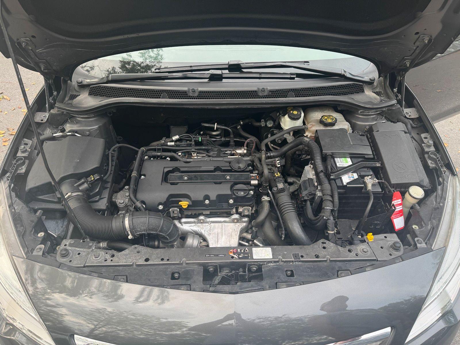 Opel Astra 2012 — photo 13